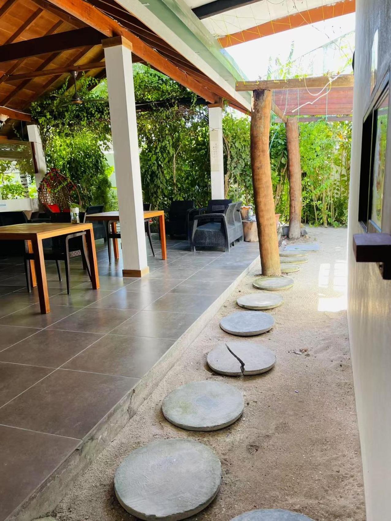 Hotel Aqua Oasis à Thoddoo Extérieur photo